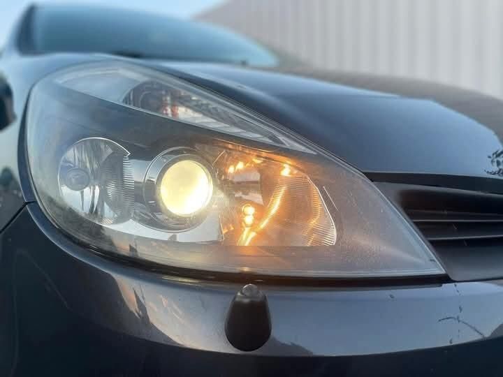 Usata Renault Clio II Initiale 106 CV (77 kW) 2006 Grigio Berlina