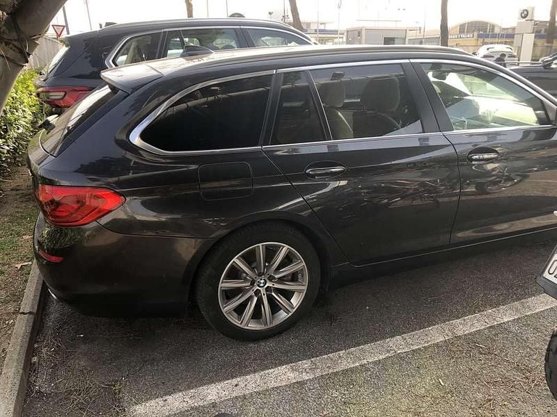 Usata BMW 520 Luxury Line 190 CV (139 kW) 2021 Nero Station wagon