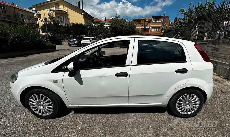 Usata Fiat Grande Punto 75 CV (55 kW) 2008 Bianco Utilitaria