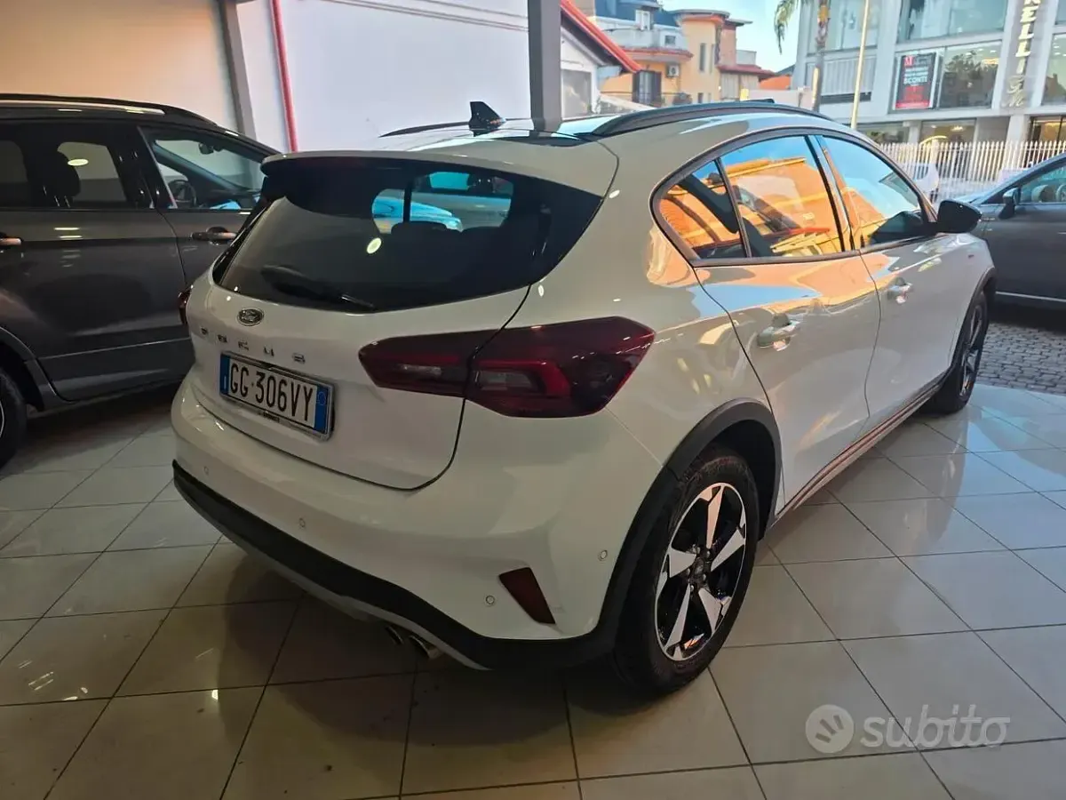 Usata Ford Focus Active 120 CV (88 kW) 2022 Bianco Berlina