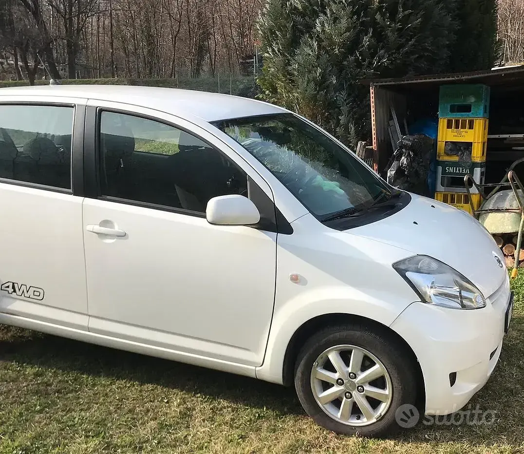 Usata Daihatsu Sirion 91 CV (66 kW) 2009 Utilitaria