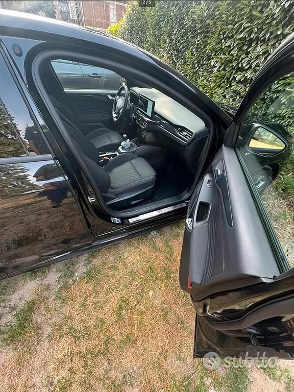 Usata Ford Focus 125 CV (91 kW) 2024 Nero Berlina