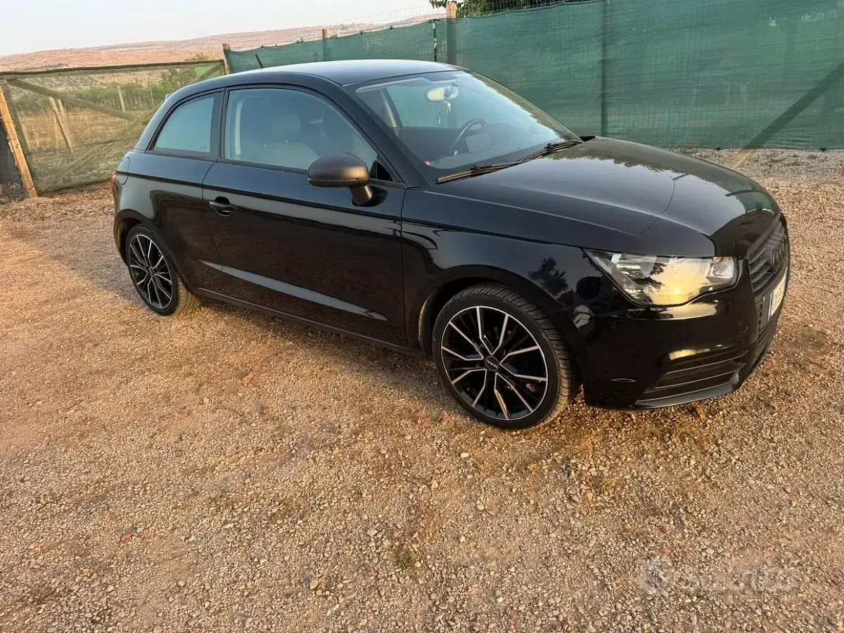 Usata Audi A1 105 CV (77 kW) 2012 Nero Utilitaria