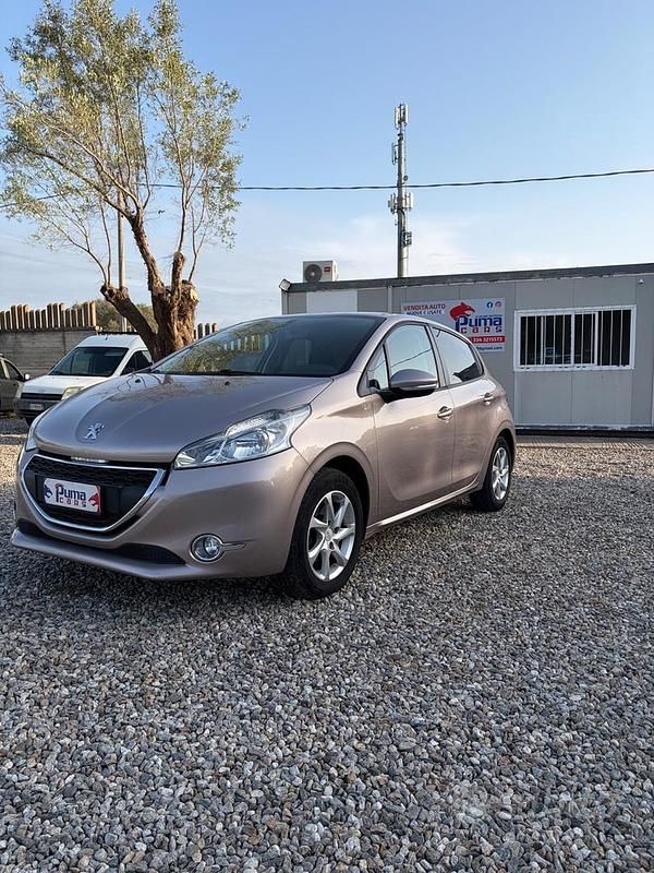 Usata Peugeot 208 Allure 82 CV (60 kW) 2012 Marrone Utilitaria