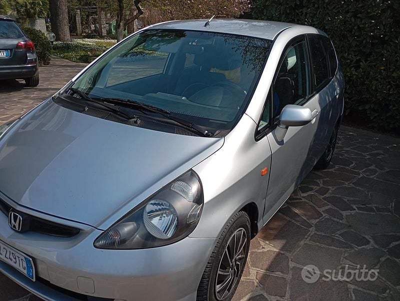 Usata Honda Jazz 78 CV (57 kW) 2003 Grigio Utilitaria