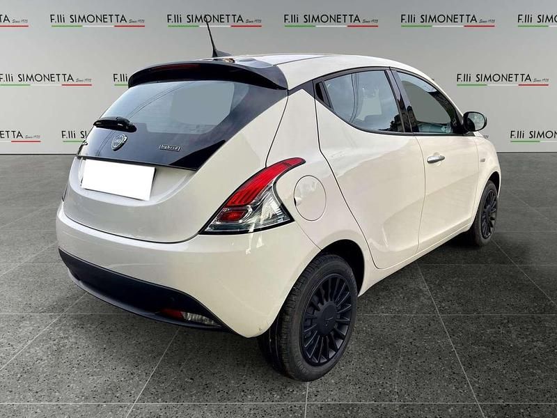 Usata Lancia Ypsilon Silver 69 CV (50 kW) 2023 Bianco Utilitaria