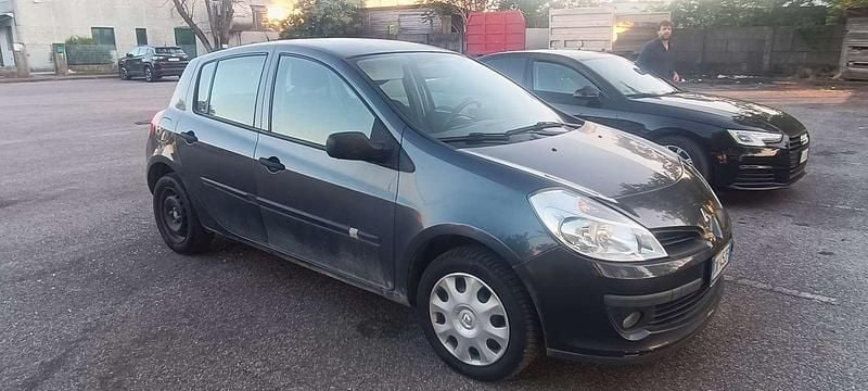 Usata Renault Clio III Dynamique 75 CV (55 kW) 2007 Berlina