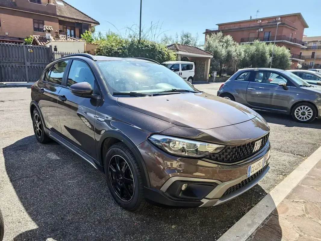 Usata Fiat Tipo Cross 101 CV (74 kW) 2021 Berlina