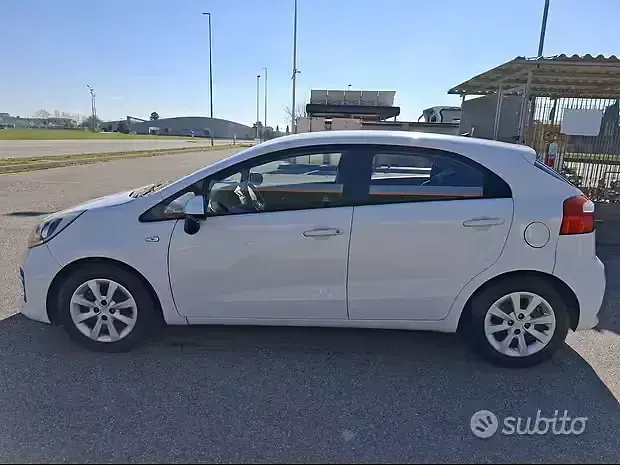Usata Kia Rio 75 CV (55 kW) 2016 Bianco Utilitaria