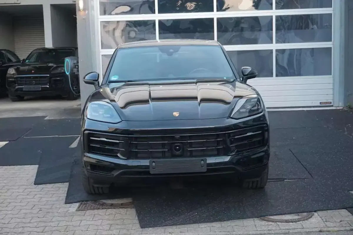 Usata Porsche Cayenne E-Hybrid 470 CV (345 kW) 2025 Nero SUV