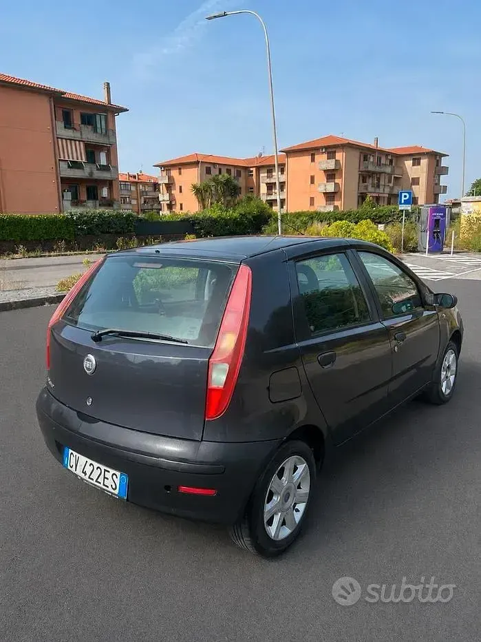 Usata Fiat Punto 60 CV (44 kW) 2005 Grigio Utilitaria