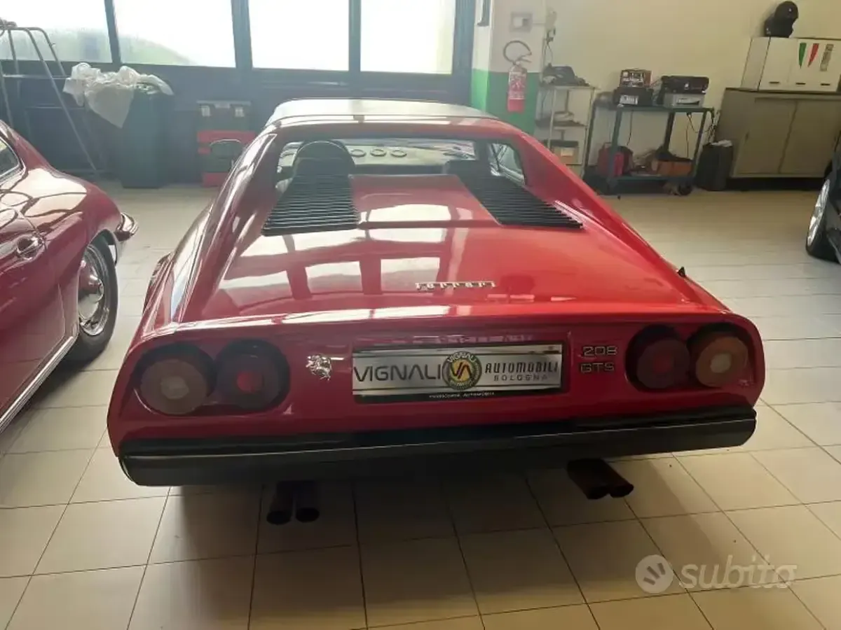 Usata Ferrari Roma 155 CV (114 kW) 1982 Rosso Cabrio