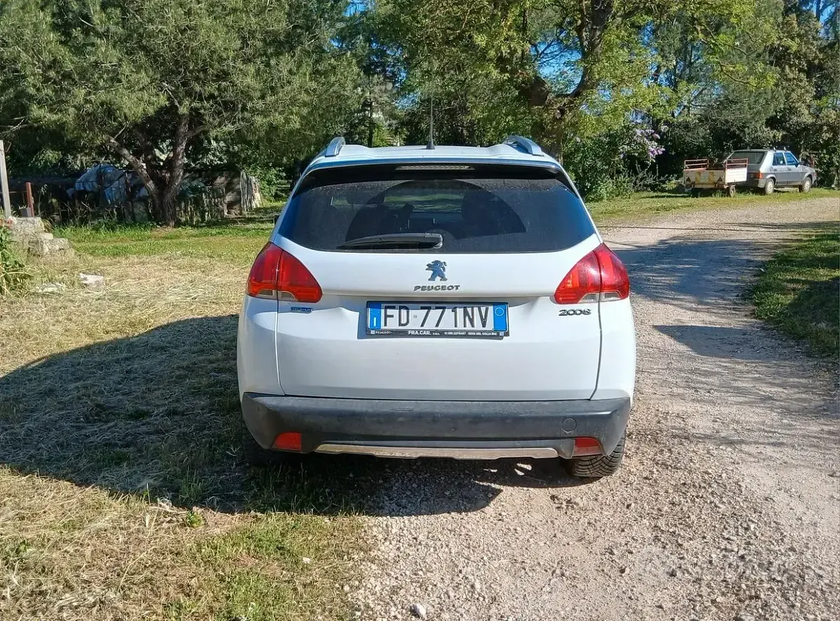 Usata Peugeot 2008 Allure 99 CV (72 kW) 2016 Bianco SUV