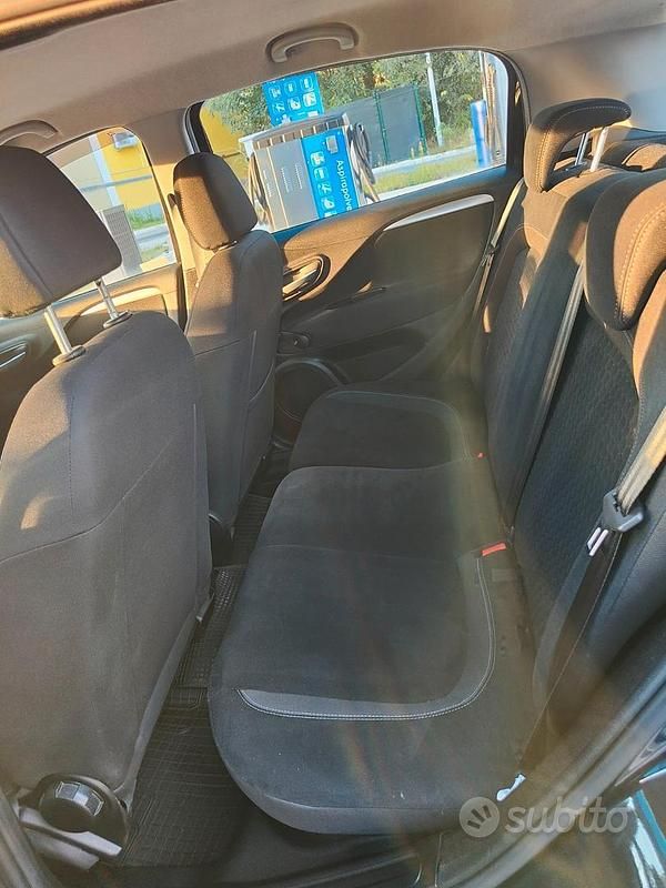 Usata Fiat Punto 77 CV (56 kW) 2016 Blu Berlina