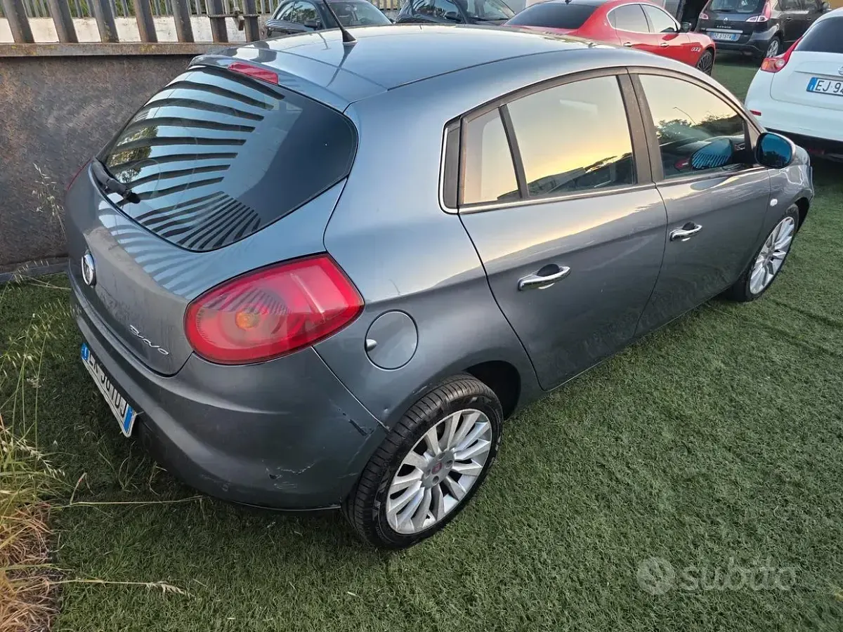 Usata Fiat Bravo 120 CV (88 kW) 2012 Grigio Utilitaria