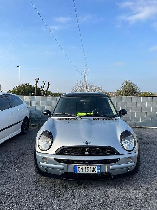 Usata Mini Cooper 75 CV (55 kW) 2003 Grigio Utilitaria