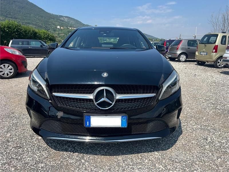 Nero Usata 2017 Mercedes A180 Tre volumi | 16.300 € (Buon prezzo) - Immagine 1/4