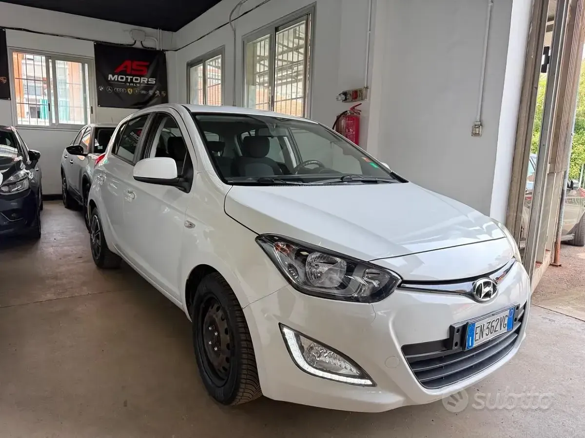 Usata Hyundai i20 Edition 85 CV (62 kW) 2012 Bianco Utilitaria