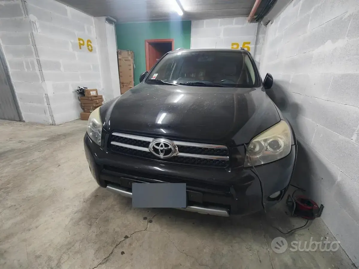 Usata Toyota RAV4 177 CV (130 kW) 2008 Nero SUV