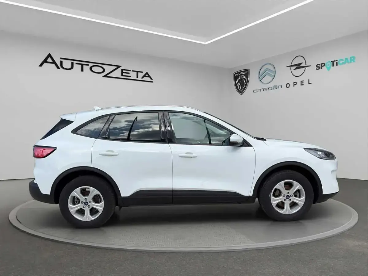 Begagnad Ford Kuga 120 HK (88 kW) 2021 Vit SUV