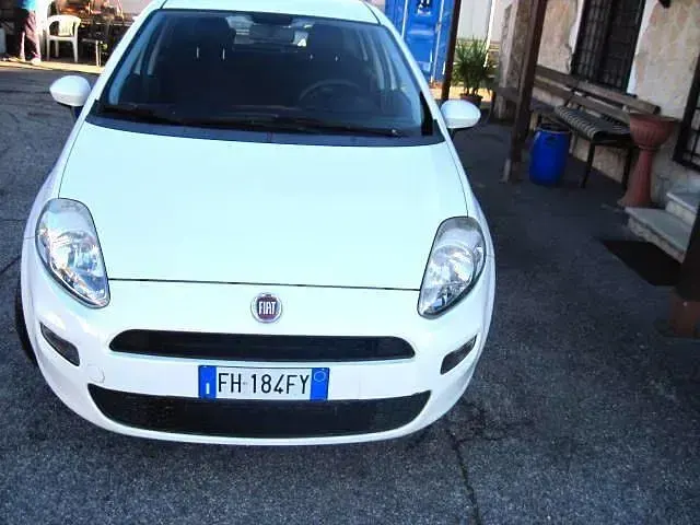 Usata Fiat Punto Street 95 CV (69 kW) 2017 Bianco Utilitaria