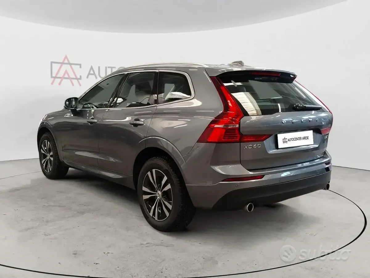 Usata Volvo XC60 Momentum 197 CV (144 kW) 2021 Grigio SUV