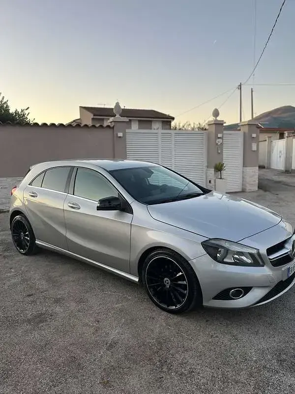 Usata Mercedes A180 Premium 109 CV (80 kW) 2014 Utilitaria