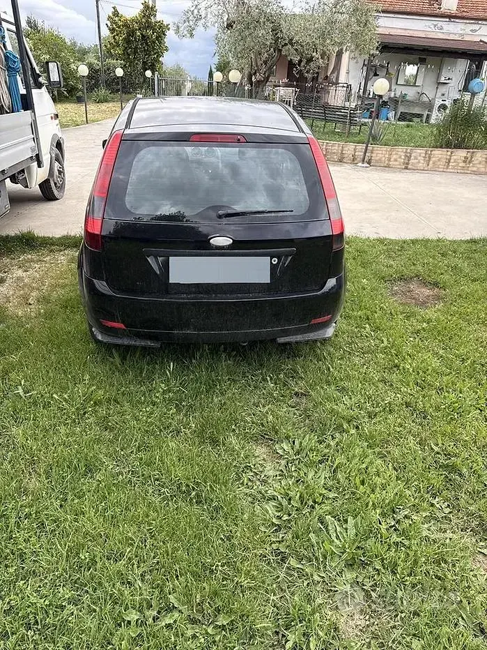 Usata Ford Fiesta 75 CV (55 kW) 2004 Nero Utilitaria