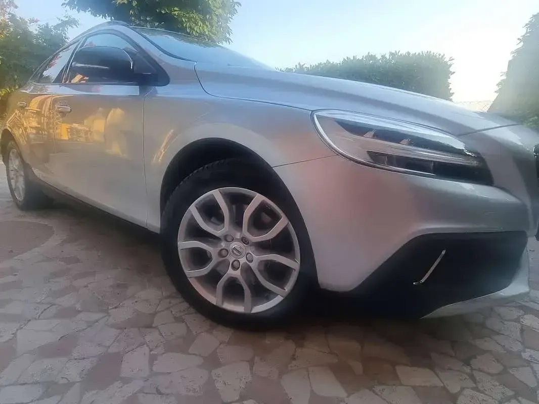 Usata Volvo V40 CC Momentum 120 CV (88 kW) 2017 Grigio Station wagon