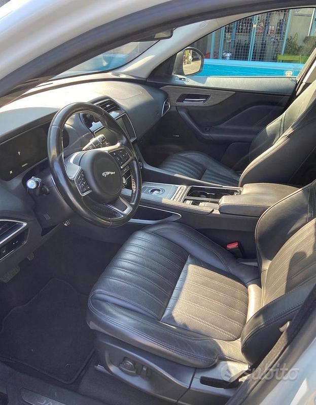 Usata Jaguar F-Pace Portfolio 180 CV (132 kW) 2018 Bianco SUV