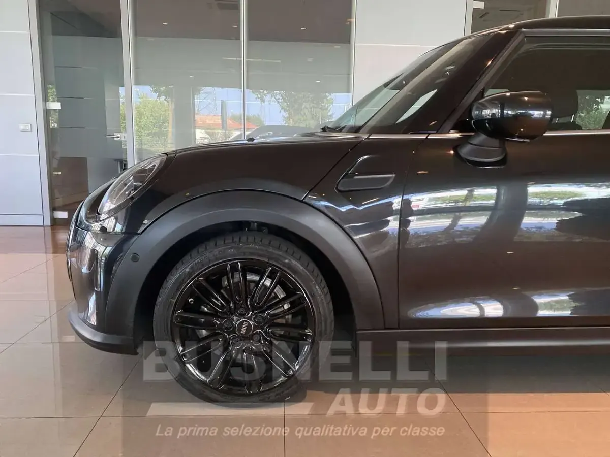Usata Mini Cooper Classic 136 CV (100 kW) 2022 Midnight black Utilitaria