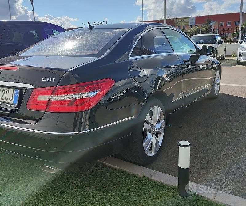 Usata Mercedes E350 231 CV (169 kW) 2010 Nero Coupé