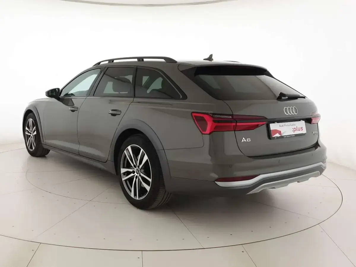 Usata Audi A6 Allroad Advanced 204 CV (150 kW) 2024 Grigio chronos metallizzato Station wagon