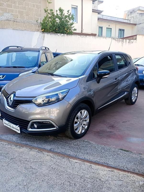 Usata Renault Captur Life 90 CV (66 kW) 2016 Grigio SUV