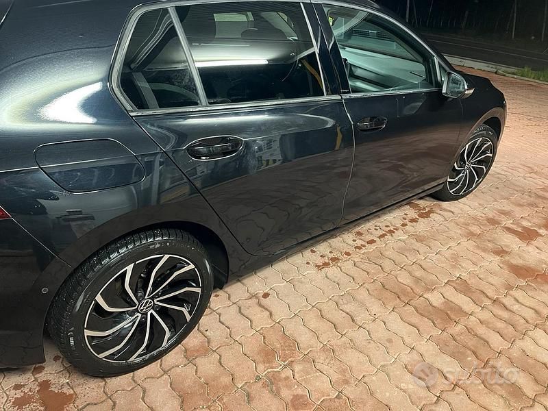 Usata VW Golf VIII Life 116 CV (85 kW) 2020 Nero Berlina