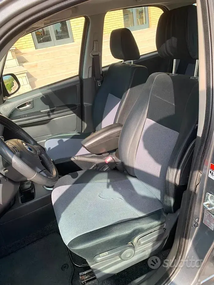 Usata Fiat Sedici Emotion 120 CV (88 kW) 2006 Grigio SUV
