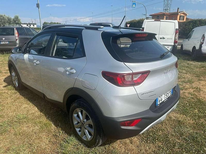 Usata Kia Stonic Style 82 CV (60 kW) 2022 Argento SUV