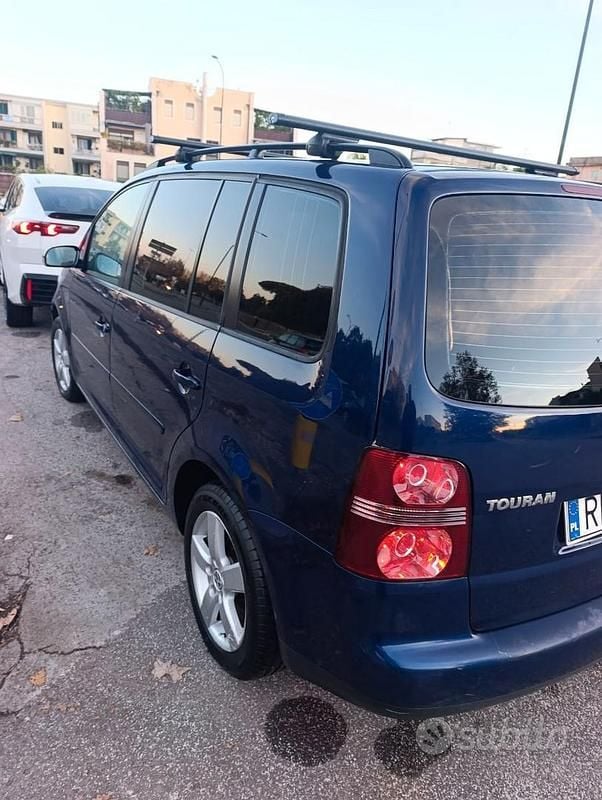 Blu Usata 2006 VW Touran Monovolume | 2700 € (Buon prezzo) - Immagine 1/4