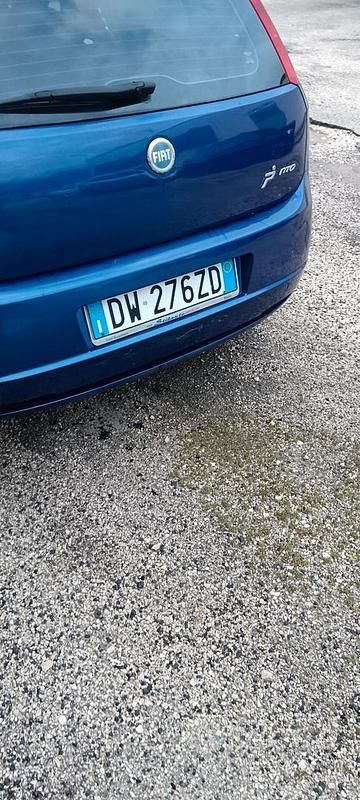 Usata Fiat Grande Punto Dynamic 90 CV (66 kW) 2007 Blu Utilitaria