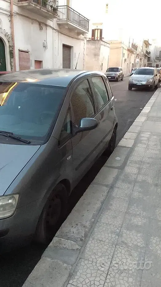 Usata Fiat Idea 95 CV (69 kW) 2011 Grigio Monovolume