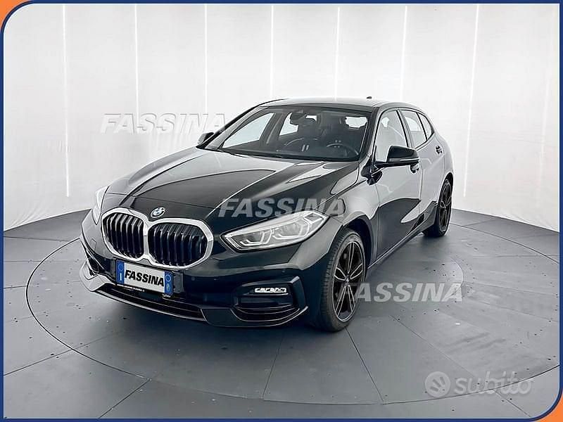 Usata BMW 118 Sport Line 140 CV (102 kW) 2022 Nero Utilitaria