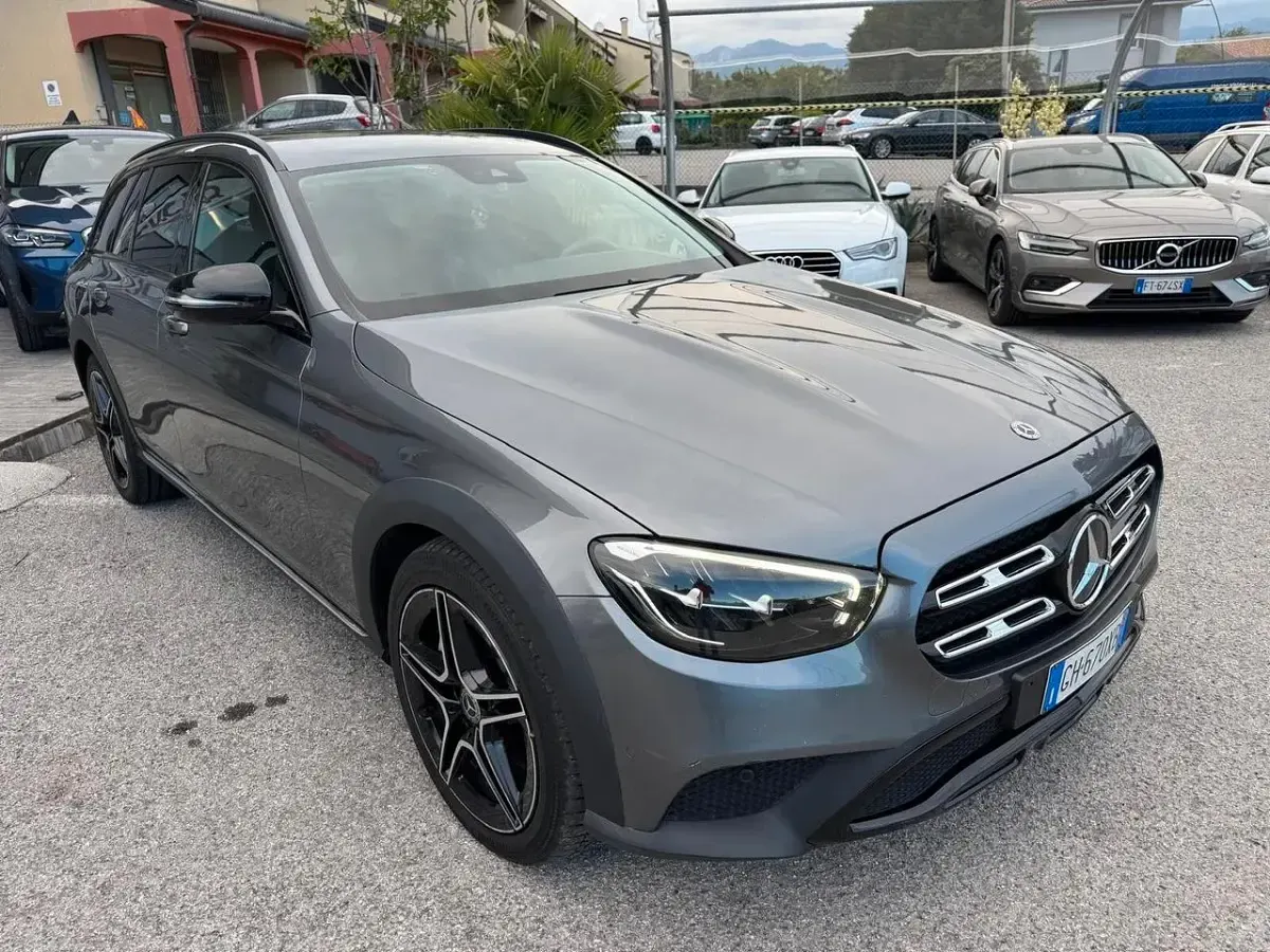 Usata Mercedes E400 Premium Plus 330 CV (242 kW) 2022 Grigio Station wagon