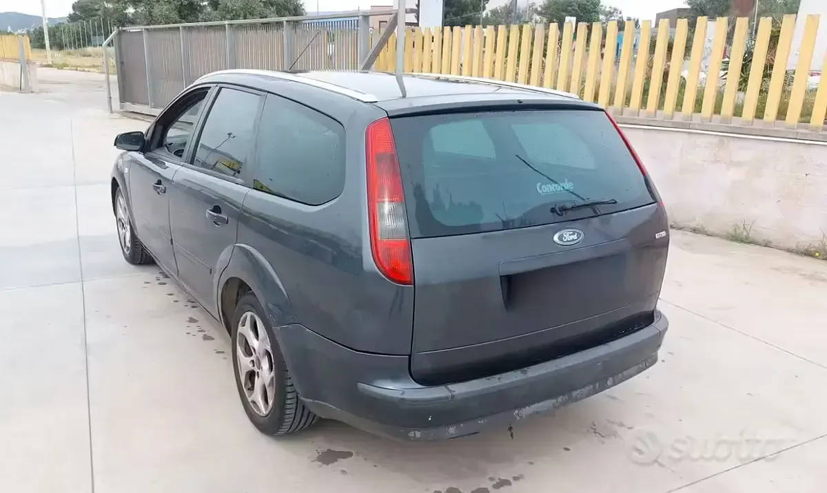 Usata Ford Focus 90 CV (66 kW) 2007 Grigio Station wagon