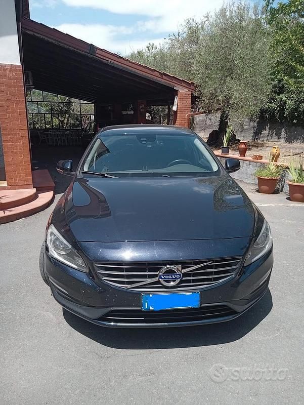 Usata Volvo V60 203 CV (149 kW) 2016 Blu Station wagon