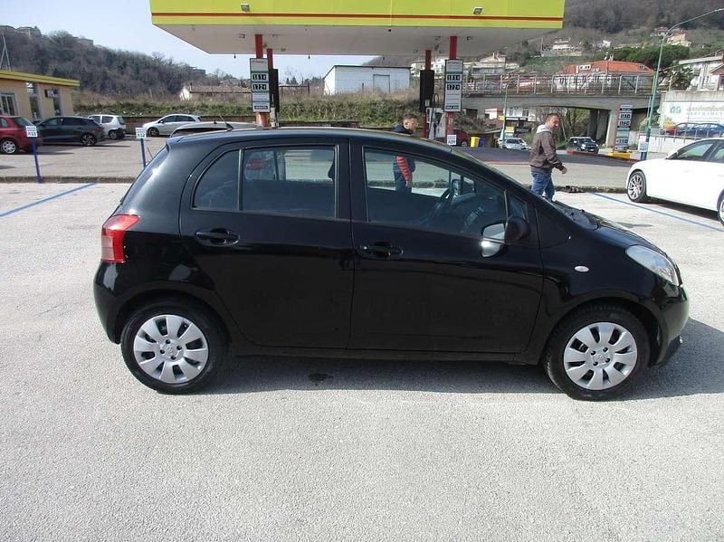 Usata Toyota Yaris Sol 69 CV (50 kW) 2007 Nero Utilitaria