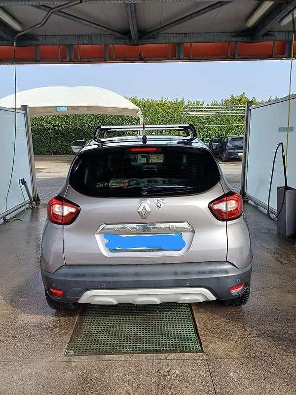 Usata Renault Captur 131 CV (96 kW) 2020 Grigio SUV