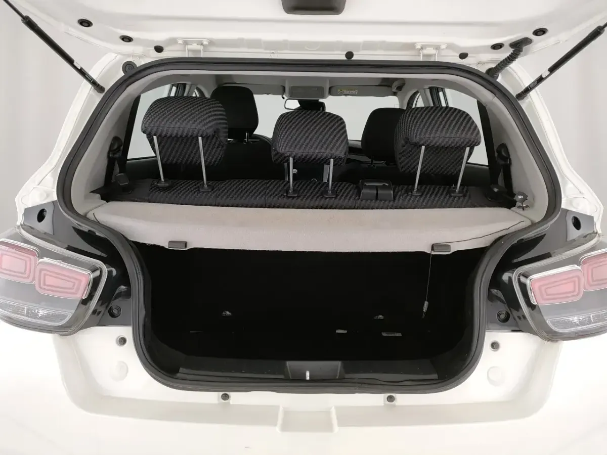 Usata Mahindra KUV100 87 CV (63 kW) 2025 SUV
