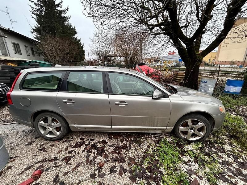Usata Volvo V70 Kinetic 185 CV (136 kW) 2007 Marrone Station wagon