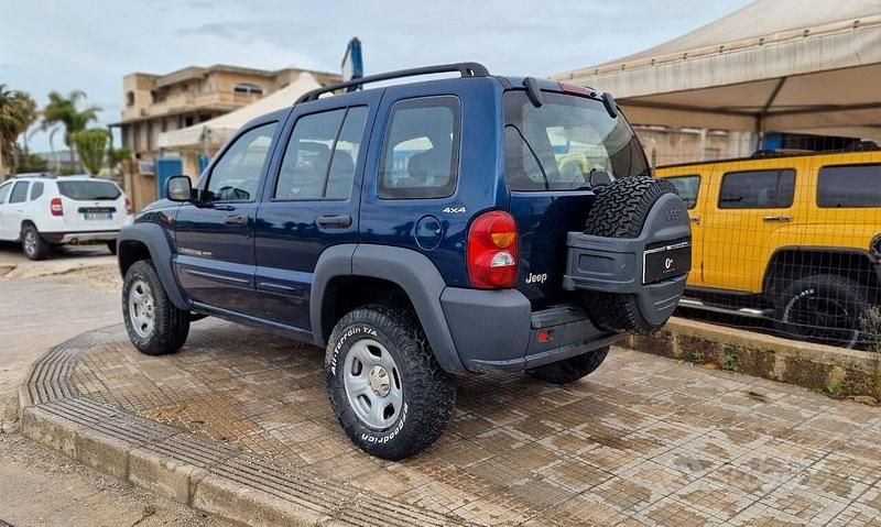 Usata Jeep Cherokee Sport 142 CV (104 kW) 2002 Blu SUV