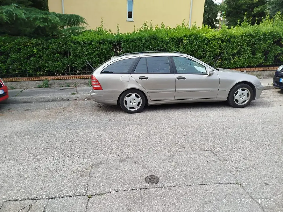 Usata Mercedes C220 150 CV (110 kW) 2006 Station wagon
